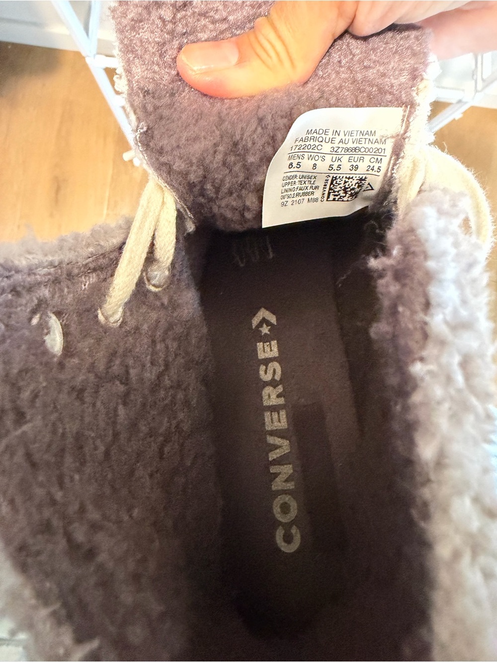 Converse Sherpa-Lined High-Top Sneakers run star hike women’s US size 8